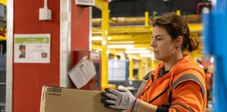Amazon, 16 milioni di euro per la sicurezza su lavoro in Italia