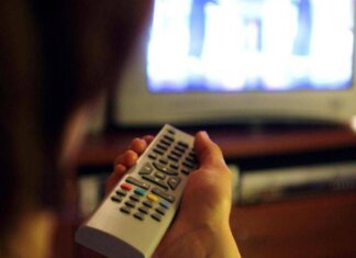 Ascolti tv martedì 28 aprile, la replica di ‘Montalbano’ vince prima serata