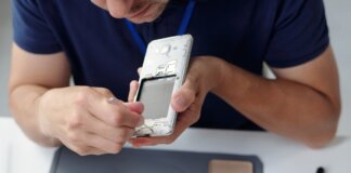 Batterie smartphone sostituibili dal 2027: il nuovo obbligo dal regolamento Ue