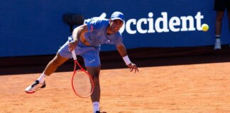 Borges serve dal basso sul match point, Etcheverry ‘offeso’. E Barcellona fischia