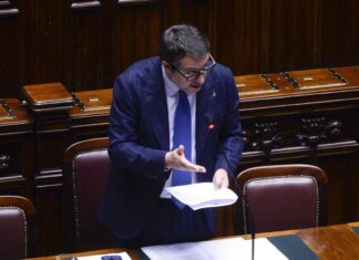 Caro carburante, Salvini: “Riserve aeroporti fino a tutto maggio, no emergenza”