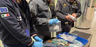 Dagli anabolizzanti alle finte cure: il mercato nero delle medicine fermato all’aeroporto di Firenze Sequestro medicinali Firenze