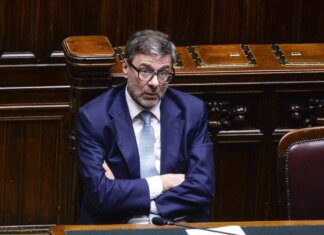 Dfp al voto, Giorgetti: “Un Paese indebitato non è totalmente libero. Oggi intervento su accise”