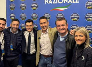 Sfilano i militanti di Vannacci a Firenze, sindaca Sara Funaro: “Non vogliamo ronde nella nostra città” Sfilano i militanti di Vannacci a Firenze, sindaca Sara Funaro: "Non vogliamo ronde nella nostra città"