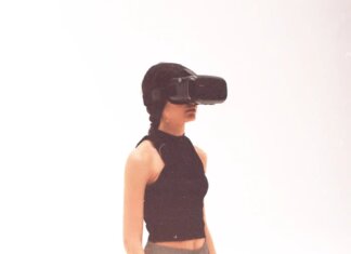 Flavia Daniele protagonista alla Biennale dell’Antropocene: la fotografia incontra la materia