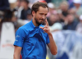 Follia Medvedev a Montecarlo, lo psicologo dello sport: “Rompere la racchetta è rifiutare il fallimento”