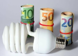 Guerra Usa-Iran può costare fino a 950 euro a famiglia: dalle bollette alla benzina, tutti gli aumenti