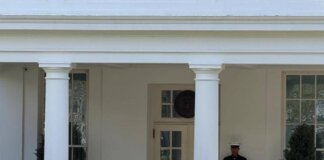 Il giallo del ricovero di Trump, il presidente Usa lontano dall’occhio pubblico: “Al lavoro per gli americani”