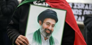 Iran, media: “Mojtaba Khamenei sfigurato ma vigile, partecipa a riunioni e prende decisioni”