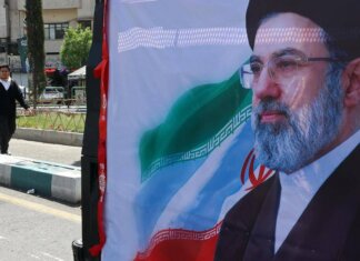 Iran, ore frenetiche prima della tregua: il ruolo chiave di Khamenei nel sì all’accordo