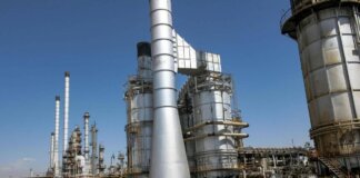 Iran ‘sommerso’ dal petrolio, Teheran sfrutta serbatoi abbandonati e container improvvisati