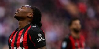 Milan, Leao prima punta non piace ai tifosi: “Perché gioca lì?”