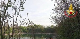 Milano, trovato cadavere in auto nel laghetto di Nerviano