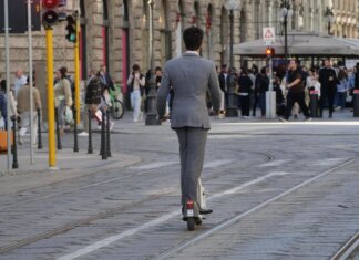Monopattini elettrici, da giovedì 16 luglio obbligo assicurazione: le nuove regole