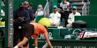 Montecarlo, super Berrettini: doppio bagel a Medvedev e il russo distrugge la racchetta