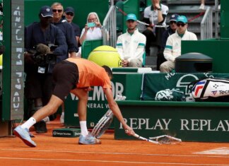 Montecarlo, super Berrettini: doppio bagel a Medvedev e il russo distrugge la racchetta