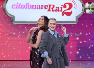 Oggi torna ‘Citofonare Rai 2’, gli ospiti e le novità nel cast fisso