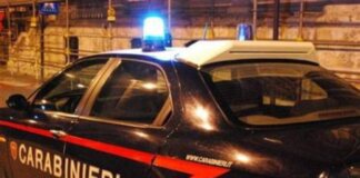 Omicidio a Lecce, uccide il fratello a coltellate e in videochiamata mostra il corpo ai familiari