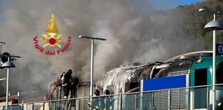 Paura per un locomotore in fiamme alla stazione di Dicomano