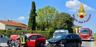 Carambola fra auto finisce sulla colonnina del gas: paura a Ponsacco