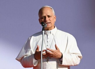 Papa: “Democrazia resti sana o diventa tirannia, potere in mano di pochi una minaccia”