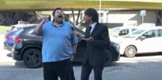 Prato, tensione alla presentazione del candidato sindaco Adinolfi: lite con inviato delle ‘Iene’