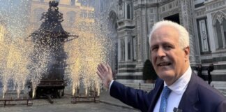 Scoppio del carro a Firenze, la colombina preannuncia un anno fortunato