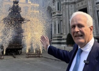 Scoppio del carro a Firenze, la colombina preannuncia un anno fortunato