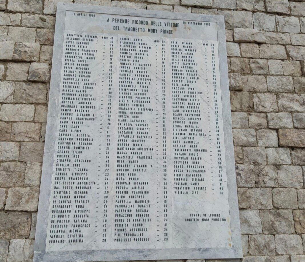 Livorno commemora le 140 vittime del Moby Prince, Mattarella: 