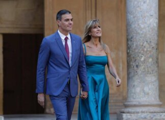 Spagna, chiesto il rinvio a giudizio per la moglie di Sanchez