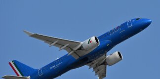 Stretto di Hormuz e carburante per aerei, vacanze a rischio in Europa – Ascolta