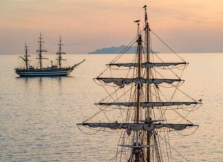 Svi 2026, il Vespucci alla fonda davanti all’accademia navale