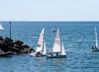 Svi 2026, tutto pronto per la partenza della regata dei 420 e 470, domani in mare circa 100 imbarcazioni
