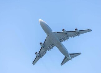 Tregua Iran e stretto Hormuz aperto, Iata chiarisce: “Mesi per normalizzare forniture per aerei”