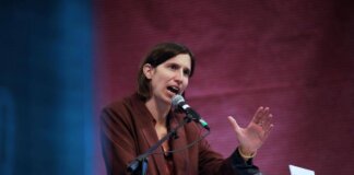 Trump e l’attacco a Meloni, centrodestra fa quadrato. Schlein: “Ferma condanna, sia unanime”. Ma Conte e Renzi punzecchiano la premier