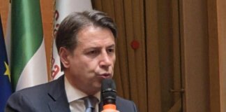 Ucraina, Conte: “M5S non firmerà un programma che preveda armi a Kiev”