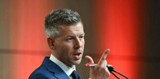 Ungheria, Magyar al lavoro per evitare il ritorno di Orban: “Solo due mandati per il premier”