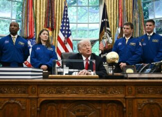 Usa-Iran, Trump: “Avanti tutta con blocco navale”. Teheran: “Vuole strangolarci”
