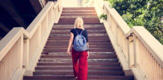 Usare le scale e non l’ascensore, oggi l’iniziativa anti sedentarietà del ‘No Elevators Day’
