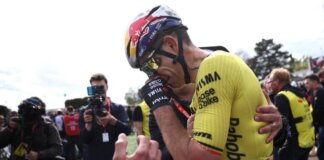 Van Aert vince la Parigi-Roubaix davanti a Pogacar