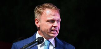 Vino, Lollobrigida: “Basta allarmi su etichette da burocrati di Bruxelles”