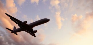 Voli a rischio? Aeroporti quasi a secco, cosa succede se Hormuz non riapre a breve