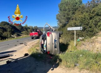 Finisce fuori strada e si ribalta con l’auto a Scarlino