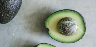 Avocado, tutto su questo superfood: pochi zuccheri, tanto potassio e aiuta il cuore
