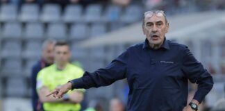 Caos Roma-Lazio, Sarri all’attacco: “Se si gioca domenica alle 12 non vado, fossi il presidente non presenterei la squadra”