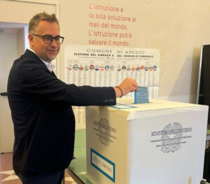 Arezzo al ballottaggio, Ceccarelli si rivolge a Donati per battere Comanducci: "Uniamo le forze. La nostra porta è aperta"