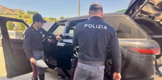 Con l’auto di lusso rubata nell’area di servizio: arrestato il ricettatore