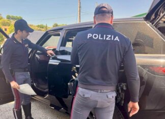 Con l’auto di lusso rubata nell’area di servizio: arrestato il ricettatore
