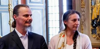 Famiglia nel bosco, bambini verso il ritorno a casa ma solo per poche ore