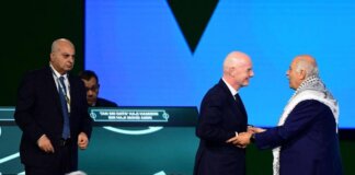 Fifa, Infantino invita federcalcio Israele e Palestina: niente stretta di mano